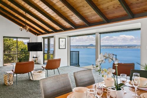Taupo Lake House With Breathtaking Panoramic Views in อ่าวอาคาเซีย