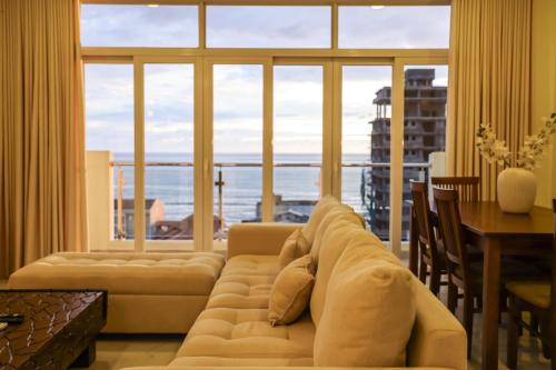 Joy holiday inn luxury apartment - image 9