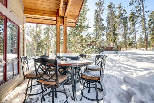 Spacious Breck Ski Lodge 5 Mins to Peak 8 Gondola! - image 10