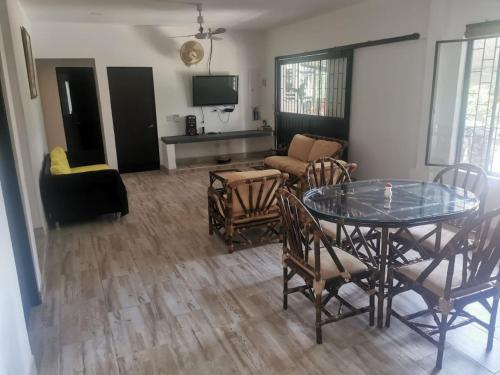 Koplietošanas atpūtas telpa ar TV, Villa Stefy in Carmen de Apicala
