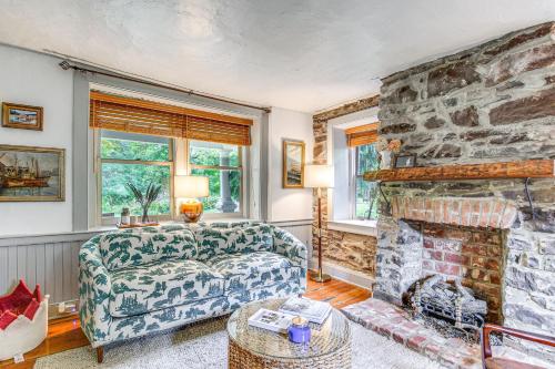 Steps to Delaware Canal: Enchanting Stone Cottage! in Frenchtown (NJ)