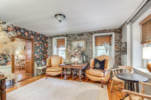 Steps to Delaware Canal: Enchanting Stone Cottage! in Frenchtown (NJ)