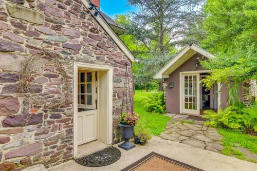 Steps to Delaware Canal: Enchanting Stone Cottage! in Frenchtown (NJ)