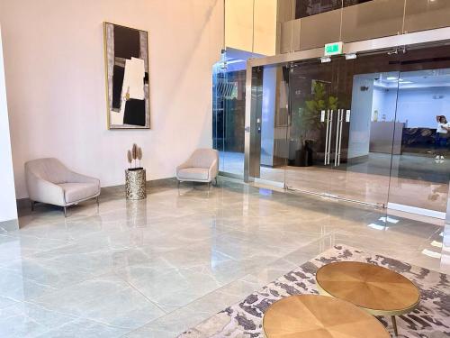 Suites cerca del aeropuerto - terminal terrestre y centros comerciales - image 4