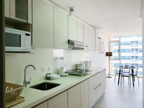 Suite with City View image 3