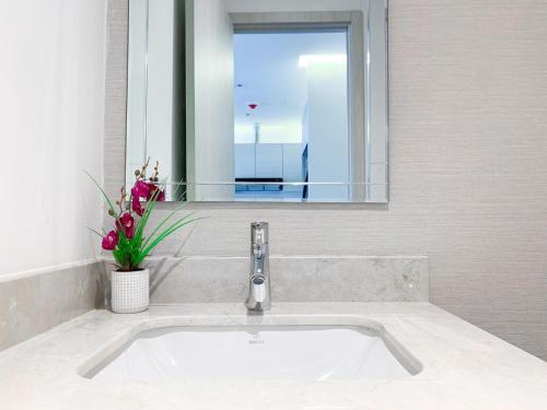 Suite with City View image 2
