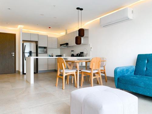 Suite with City View image 8