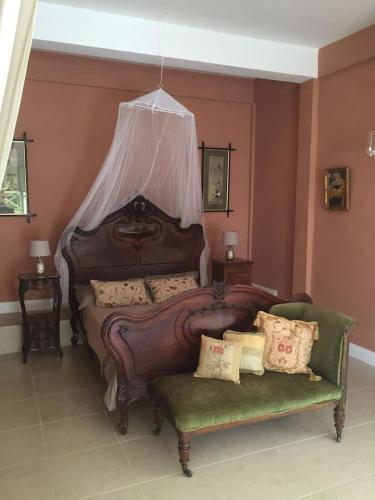 Hillside House & Apartments in Mero