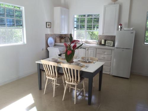 Beautiful apartment with pool & sea views, Mero in Mero