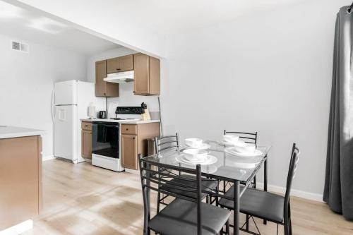 Comfortable 2BR! Sleeps 6! Cozy Stay!, Las Vegas (photo 6)