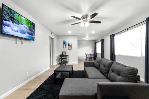 Comfortable 2BR! Sleeps 6! Cozy Stay!, Las Vegas (photo 8)