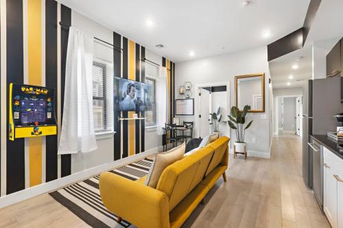 4BR Duplex, Prime Location image