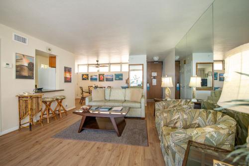 One-Bedroom Ocean Front image 7