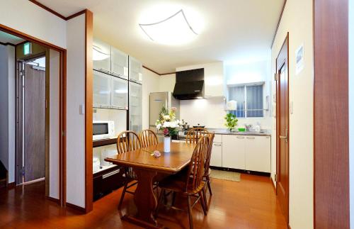 Shalom 鶴橋 地铁口徒步10秒钟可以到民宿徒步9分钟到上本町位置绝佳