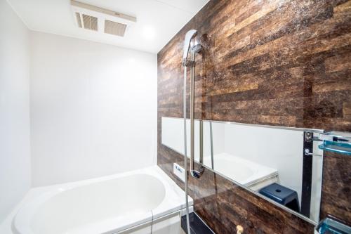 Twin Room - Non-Smoking image 10