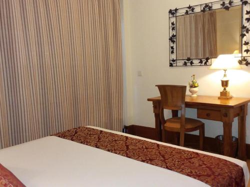 One-Bedroom Apartment image 9