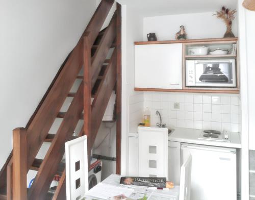 Apartment with one bedroom in Villers sur Mer with enclosed garden 150 m from the beach - image 11