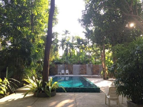 Fern House Retreat image