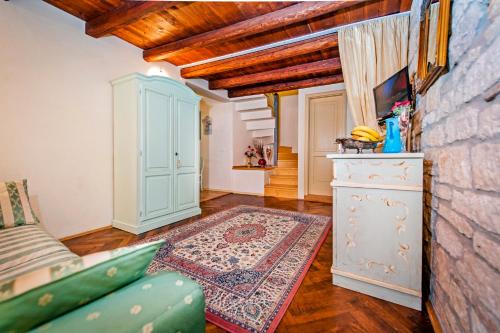Residence LA CARERA Centro Storico in روفيني