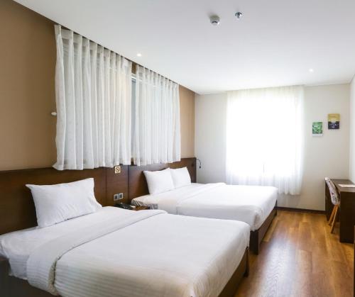 Pink Garden Hotel - image 3