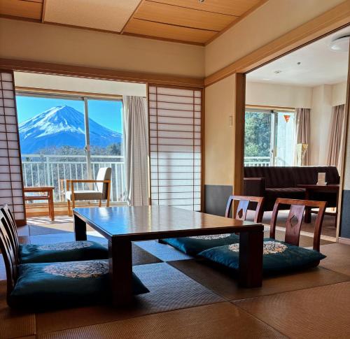 Superior Japanese-Style Room with Mountain View