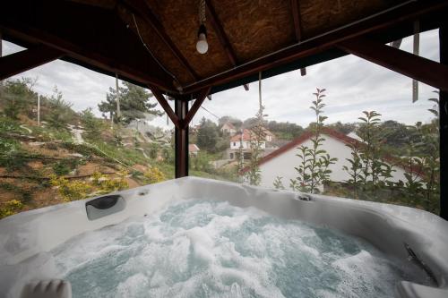 Sukorose Jacuzzis Vendégház (Sukorose Jacuzzis Vendeghaz) in Sukoro