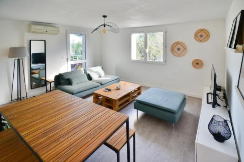 Bruyeres with deck and private parking in Saint Martin