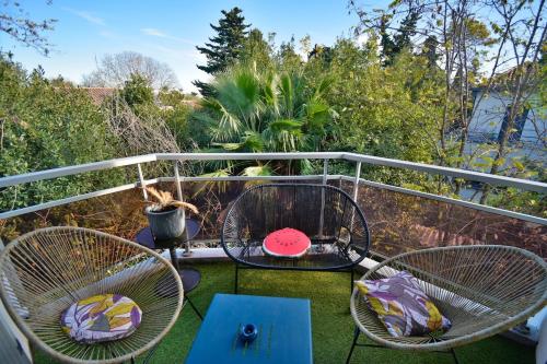 Bruyeres with deck and private parking in Saint Martin