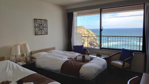 2 twin beds