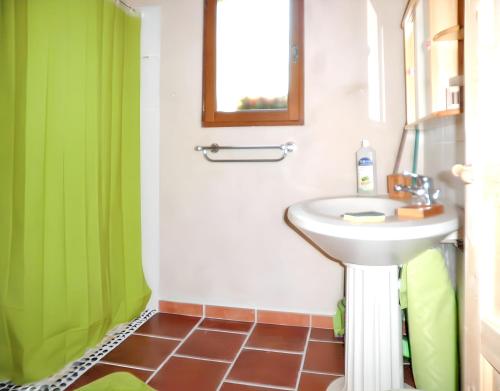 House with 2 bedrooms in Molieres with wonderful lake view furnished garden and WiFi - image 2