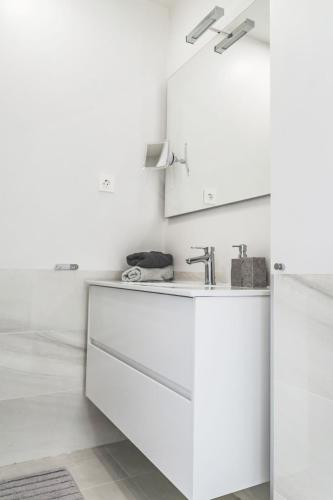 Quiet modern apartment with a large sunny garden! in Castillo de Don Juan