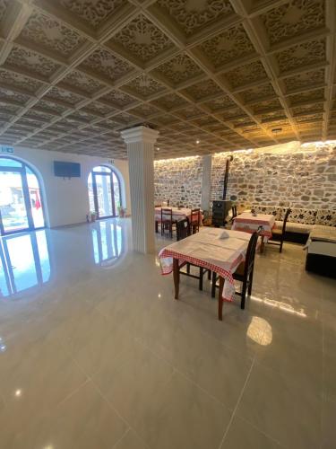 Ресторант, Vila Loris in Москополе