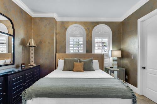 Villa Tuscana by RealJoy Vacations - image 6