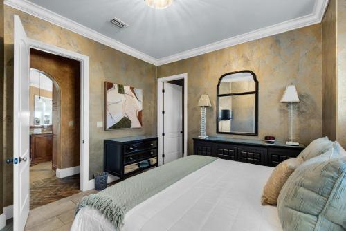 Villa Tuscana by RealJoy Vacations - image 13