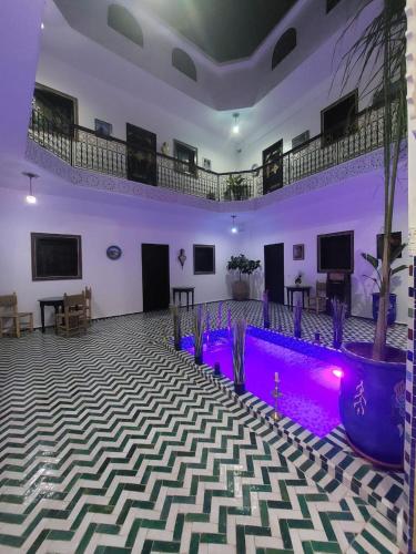 room detail thumbnail 2