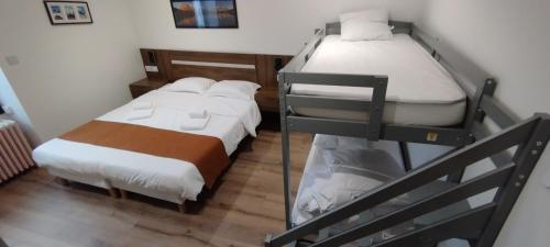 1 queen bed, 1 bunk bed