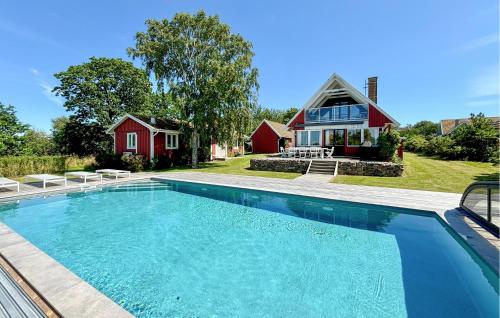Peldbaseins, 6 Bedroom Stunning Home In Torekov in Torekov