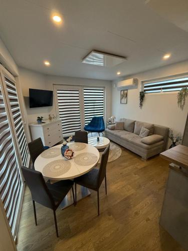 Ferienhaus am Seepark -J&K in กอช