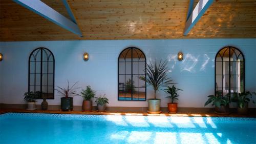 Cottage with Garden View image 1