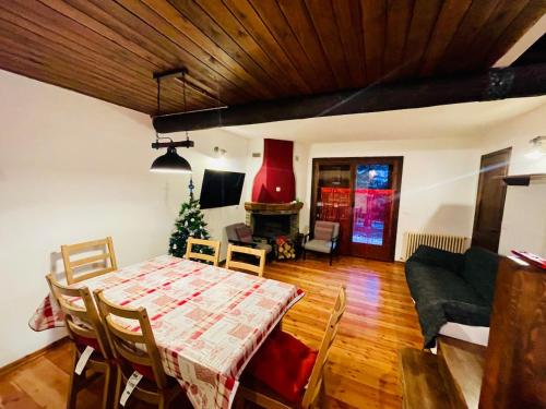 NEW on Bkg! NuovaGrangia Confortable for 2 Families, Grange Sises (photo 2)