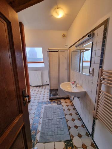 Fürdőszoba, Ferienwohnung über den Dächern im alten Pastorat (Ferienwohnung uber den Dachern im alten Pastorat) in Kevelaer városközpont