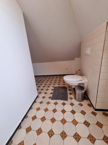 Fürdőszoba, Ferienwohnung über den Dächern im alten Pastorat (Ferienwohnung uber den Dachern im alten Pastorat) in Kevelaer városközpont