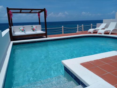 Oceanfront Villa in コールバーイ