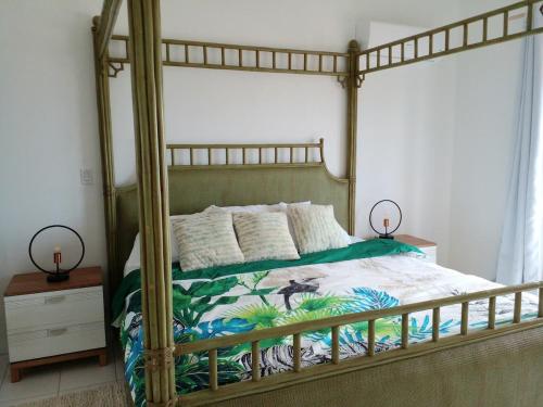 Oceanfront Villa in コールバーイ