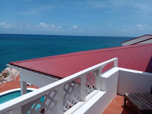 Oceanfront Villa in コールバーイ