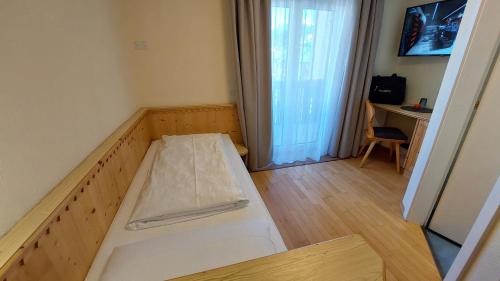 1 twin bed