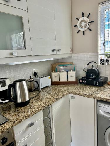 Kitchen, Waters Edge Guest House in Aston Bay