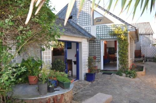 Maison à 100m de la mer avec WIFI, place Ste-Anne à TREGASTEL - Réf 43