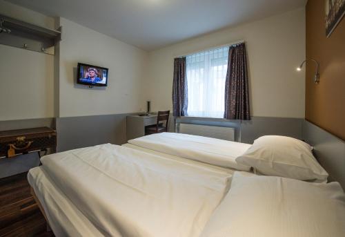 Double Room image 2
