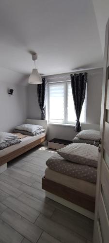 2 twin beds, 2 sofa beds